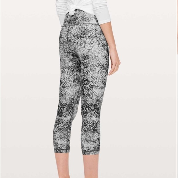 Lululemon Wunder Under Crop High-Rise 21" Serigraph Starlight Black Multi 10 - Picture 1 of 7